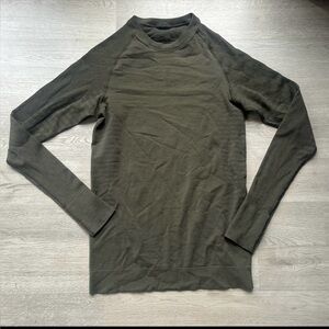 Lululemon Men’s Fitted Performance Top (s)